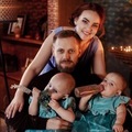 Сімейна пара з дітьми